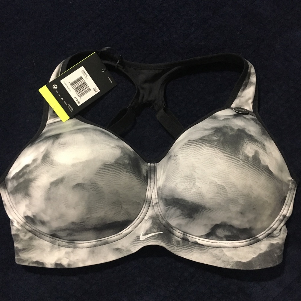 Nike sports bra. New with tag